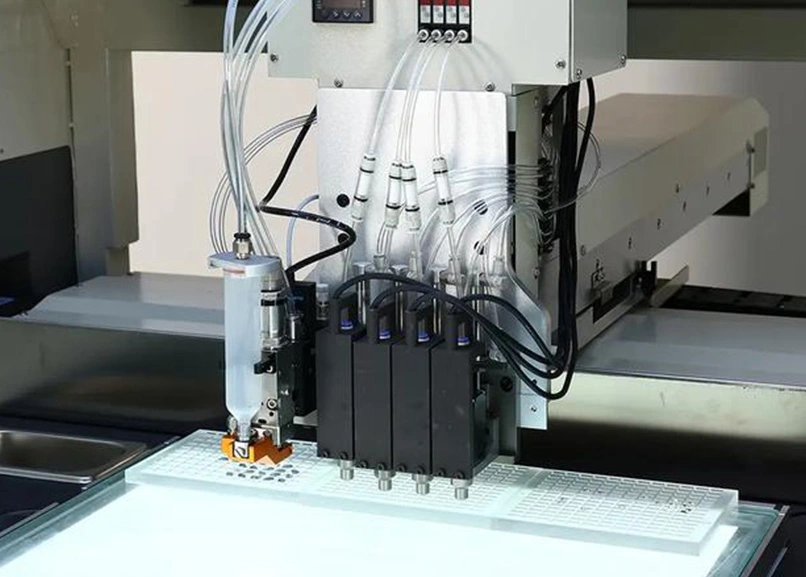 Multi-outlet automated dispensing workstation with controlled fluid lines